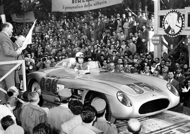 Juan Manuel Fangio la start in 1955