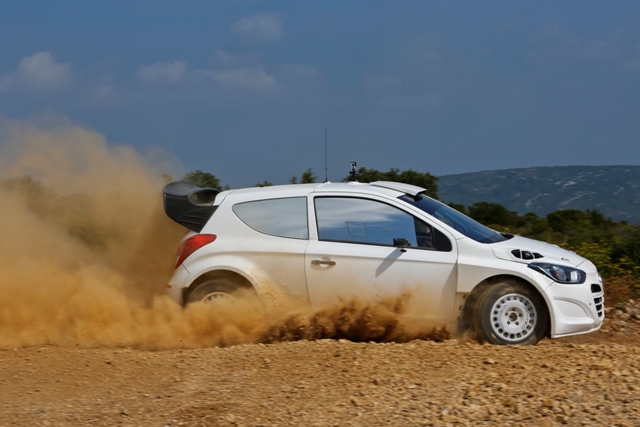Hyundai i20-WRC-July-gravel-tests