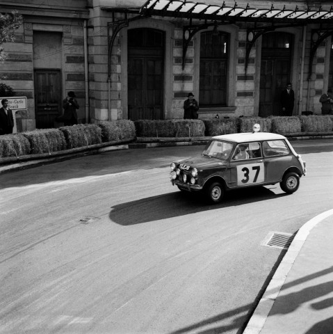 1964_-Prima_victorie_in_Raliul_Monte_Carlo_medium_1600x1601