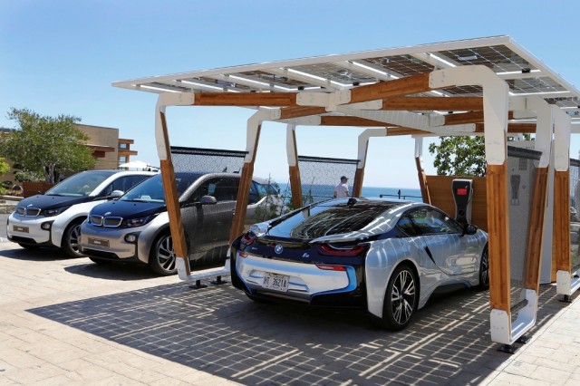 BMW_Group_DesignworksUSA_solar_carport_medium_1600x1067 (1)