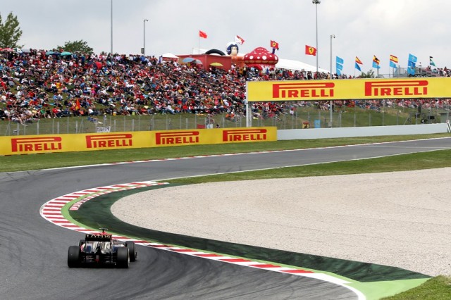 Crowds-during-2013-Spanish-GP