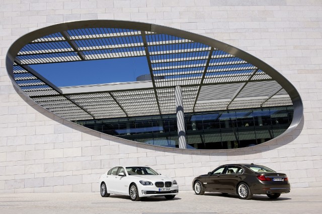 Noul_BMW_Seria_7_-_exterior_medium_1600x1067