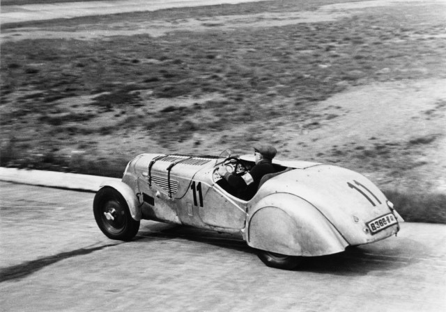 Petre_Cristea_pe_circuitul_de_la_Nrburgring_1939_medium_1600x1124