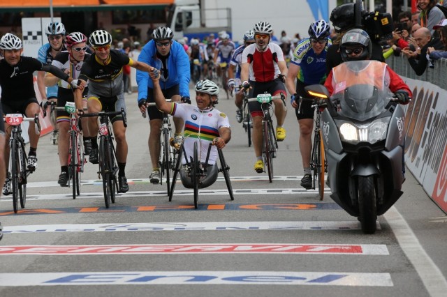 Alessandro_Zanardi_la_cursa_Dolomites_Marathon