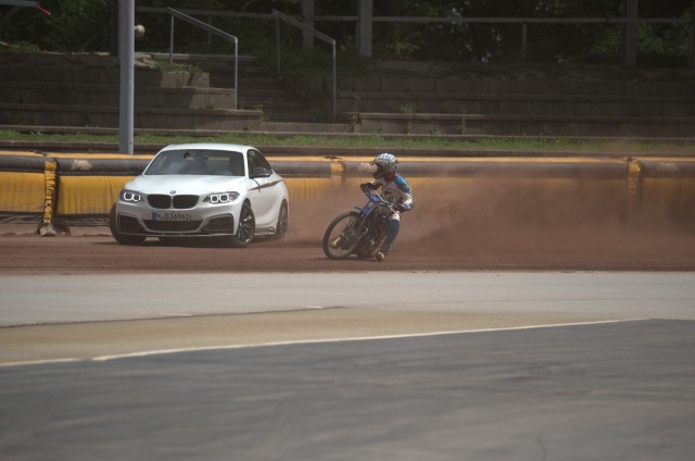 M235i_drifting_pe_speedway_medium_1600x1062 (1)