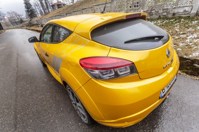 Renault-Megane-RS-Trophy-09