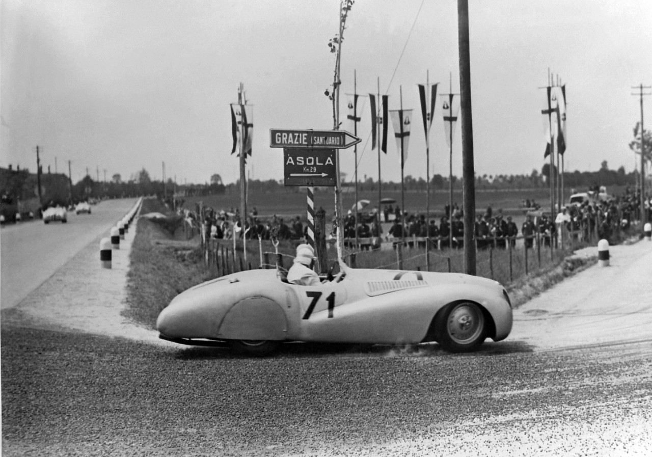 BMW 328 "Mille Miglia" 'Trouser Crease' Roadster during the 1st Italian Mille Miglia Grand Prix in Brescia, April 28, 1940 (03/2010)